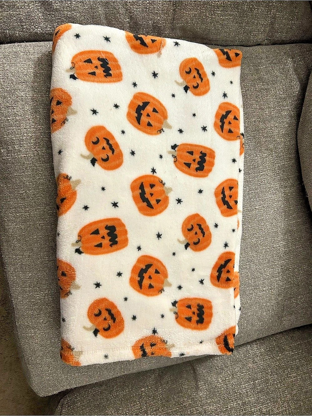 Hyde and EEK! Boutique Halloween Pumpkins Plush Throw Blanket White/Orange